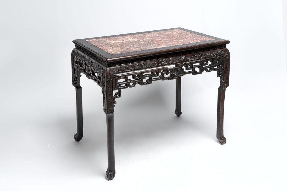 A Chinese marble-topped hongmu console table, 19/20th C.
