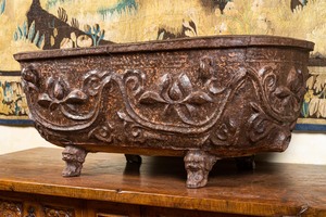 A large Chinese cast iron jardinière on four lion feet, 19th C.