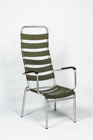 An aluminium and plastic garden chair, 20th C.