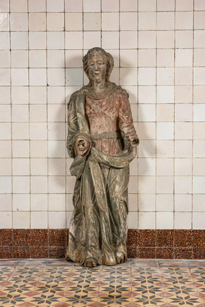 Grande sainte femme en bois sculpté et polychromé, début du 17ème