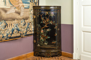 A painted wooden corner cupboard with chinoiserie design, probably England, 18th C.