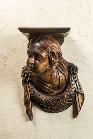 A wooden wall console with a young girl's head, 17/18th C.