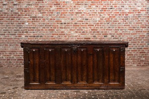 A gothic walnut coffer with linenfold panels, 2nd half 15th C.