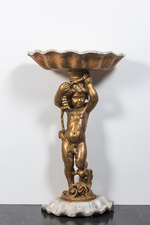 Bassin en bois peint en faux marbre sur socle en forme de putto en bois doré, Italie, 19ème