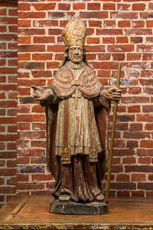 A polychrome wooden bishop with staff, 17/18th C.