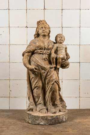 Vierge à l’Enfant en pierre calcaire sculptée, Flandres, 17ème