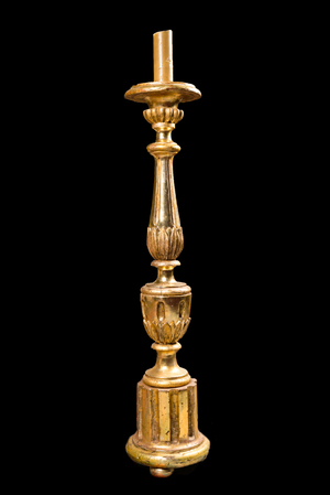 A very large Italian gilt wooden candlestick, 18/19th C.