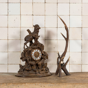 A carved wooden 'Black Forest' clock and an antler mount, Switzerland and/or Germany, 19/20th C.