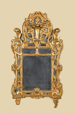 A gilt wooden mirror with floral design, 18th C.