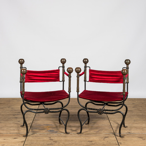 A pair of Italian wrought iron Savonarola chairs with brass mounts and velvet upholstery, 20th C.