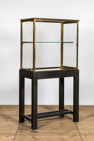 A French brass display cabinet on later wooden stand, 20th C.