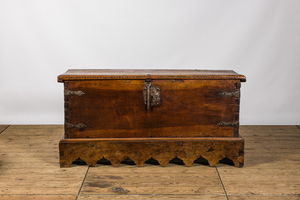 A walnut chest, 18th C.