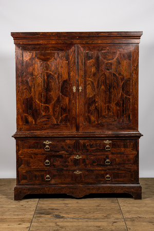 Cabinet en placage de palissandre à décor d'étoiles, Flandres, vers 1700