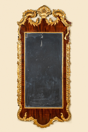 A large partly gilded mahogany veneered wooden Louis XV-style mirror, 19/20th C.
