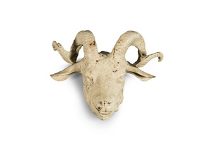 A patinated cast iron head of a ram, 19/20th C.