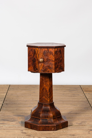 An octagonal mahogany one-door cabinet table, 19th C.