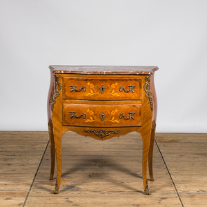 A French mahogany Louis XV-style chest of drawers with marble top and marquetry, 19/20th C.