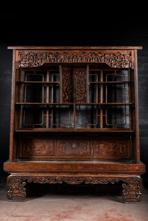 A large Chinese carved and reticulated wooden étagère, 19th C.