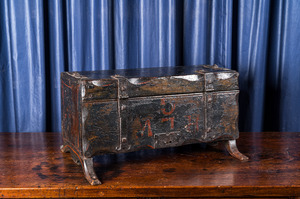 A polychrome wooden carriage chest, 19th C.