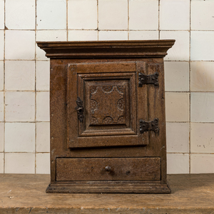 Petit cabinet de rangement en chène, Flandres, 17/18ème