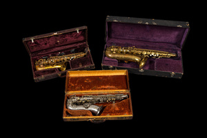 Three various saxophones, a.o. Elkhart and Henton Knecht, America, 20th C.