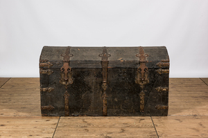 A wooden wrought-iron mounted 'bahut' trunk with leather upholstery, 18/19th C.