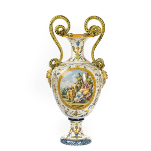 Een zeer grote polychrome Italiaanse majolica vaas, 1e helft 20e eeuw