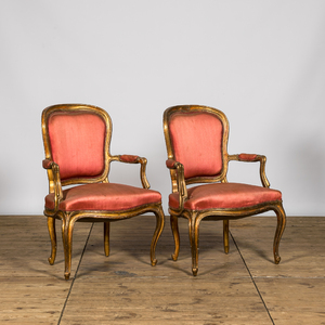 Deux fauteuils de style Louis XV en bois doré, 19ème