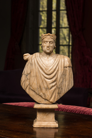 An alabaster bust after the antique, 18/19th C.