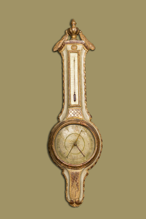 Een Franse polychrome houten barometer, ca. 1800