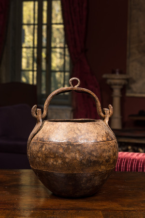 A cast iron kettle or bucket, probably India, 19/20th C.