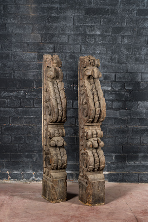 A pair of large oak corbels with floral design, Flanders or France, 18/19th C.
