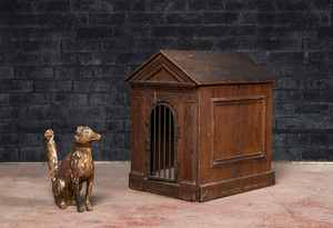 A French wooden doghouse with a gilt wooden dog, 18/19th C.