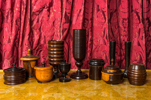 A varied collection of vases and boxes with covers in various types of wood, 20th C.