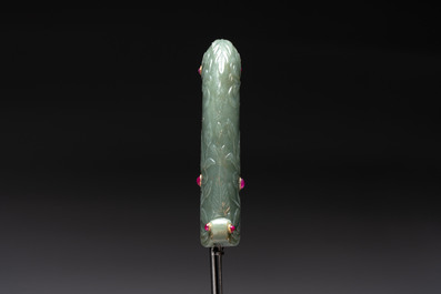 A fine Mughal dagger with a ruby- and gold-inlaid celadon jade hilt, 18th C.